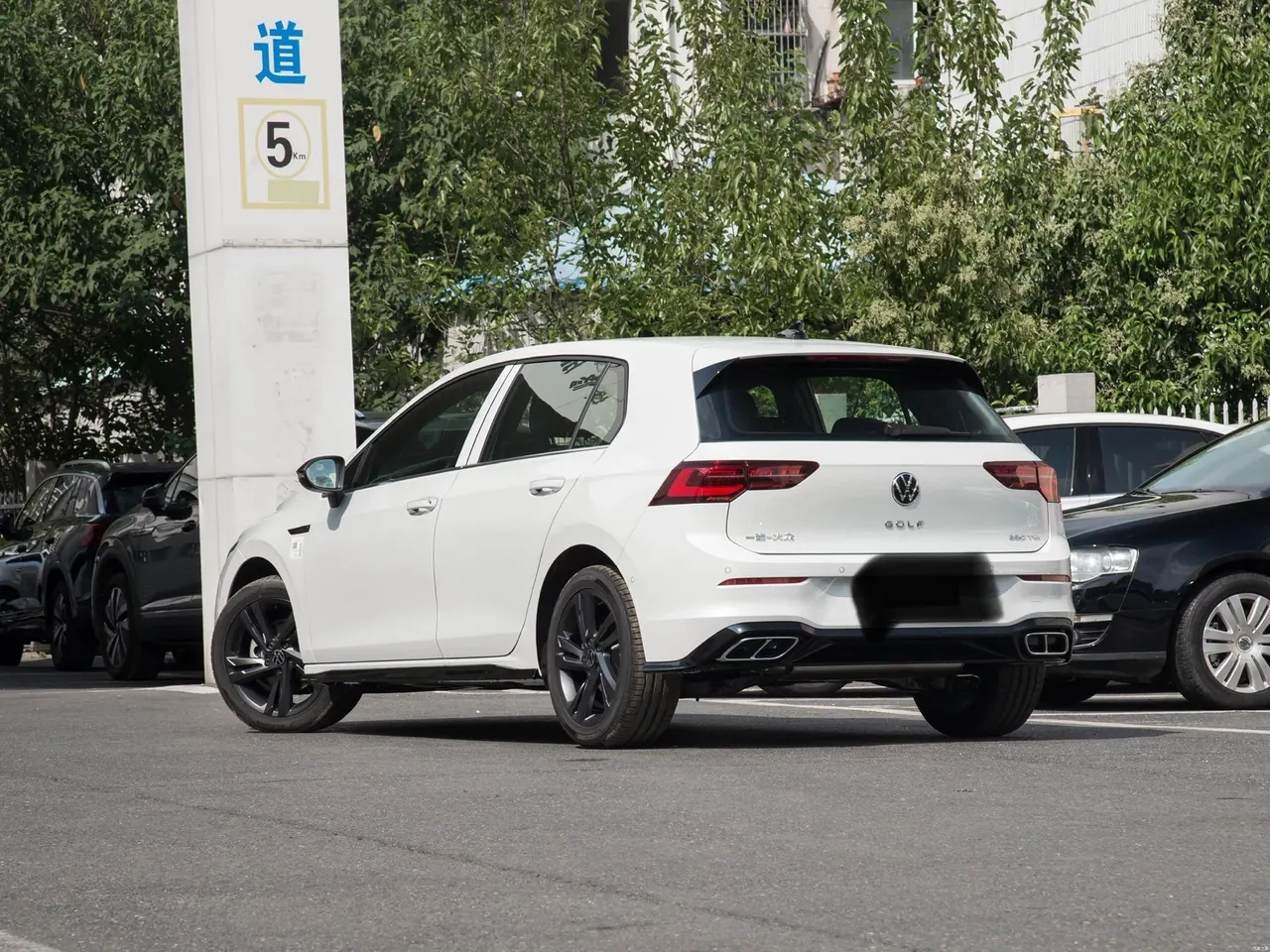 Volkswagen 2023 Golf 8 R-Line 1.4TSI 280TSI Lite Automatic 3