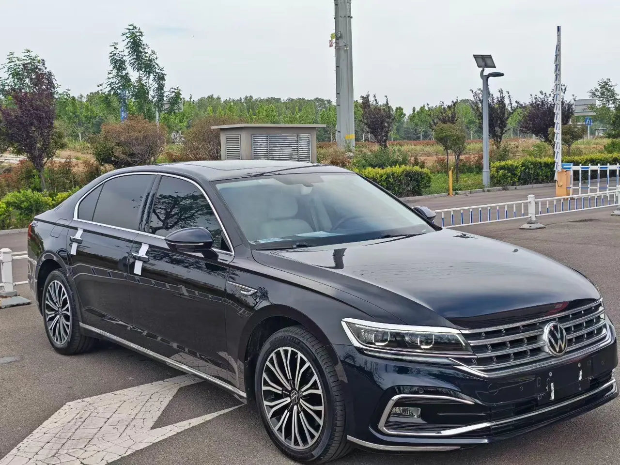 Volkswagen 2021 Huiang 2.0TSI 380TSI Deluxe Edition Automatic Gear 2