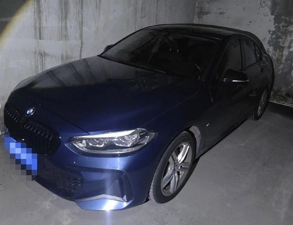 打开图片灯箱:BMW 1 Series 2021 120i 1.5T M Sport Night Edition (facelift) Automatic