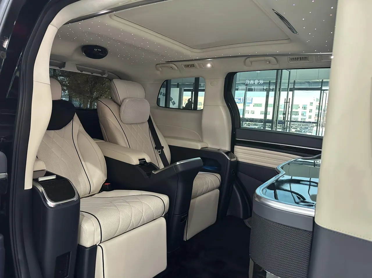 Chuanqi 2021 M8 2.0T 390T Master Series Royal Zun Edition 4-seat Automatic Gear 8