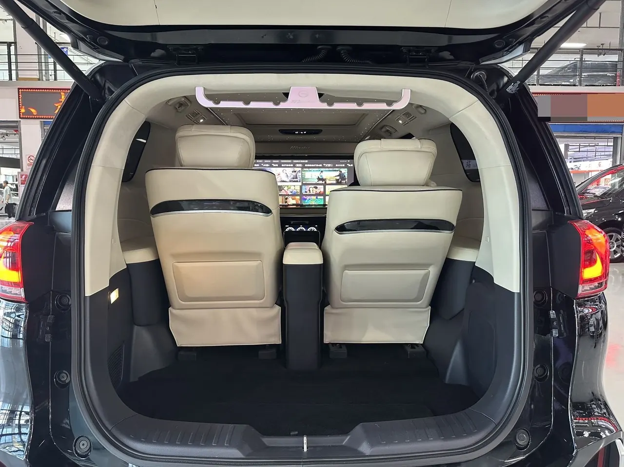 Chuanqi 2021 M8 2.0T 390T Master Series Royal Zun Edition 4-seat Automatic Gear 9