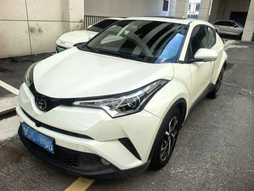 Open image lightbox: Toyota 2020 C- HR 2.0 stepless leading version of automatic gear