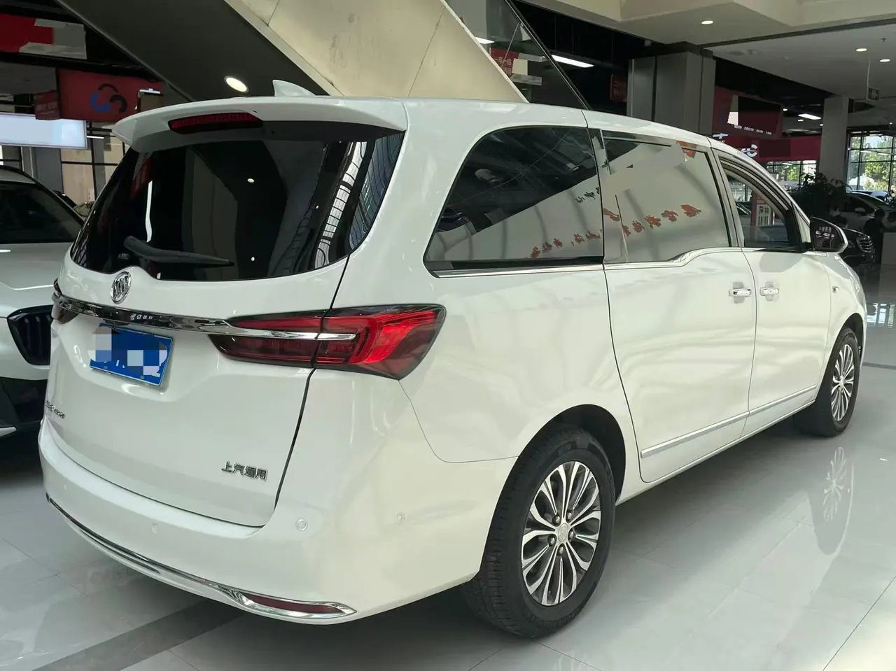 Buick 2022 GL8 Land Business Class 48V 2.0T 652T Premium Automatic Gear 5