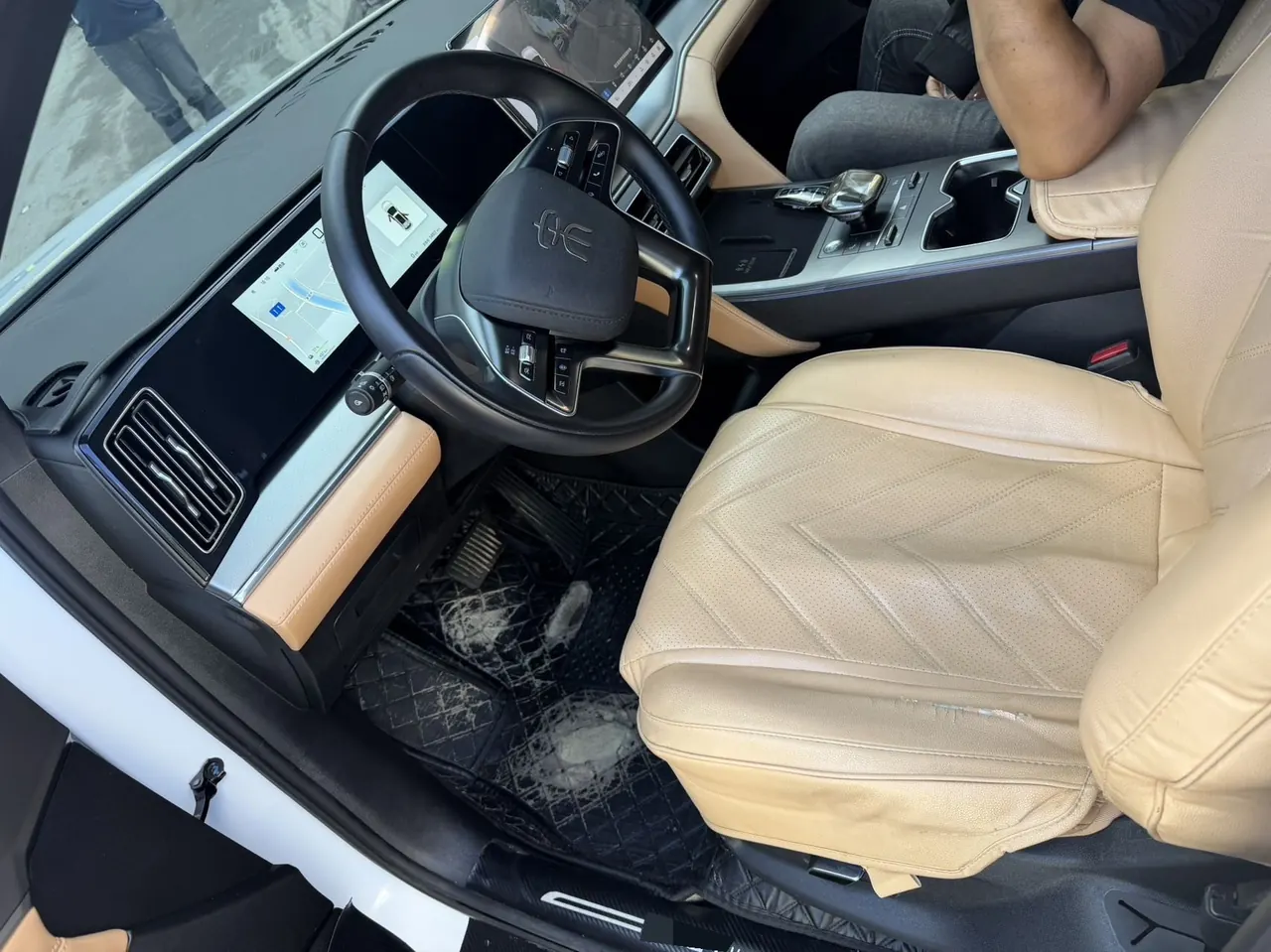 BYD 2024 Song L DM-i 1.5 Stepless 112km Leading Automatic Gear 3
