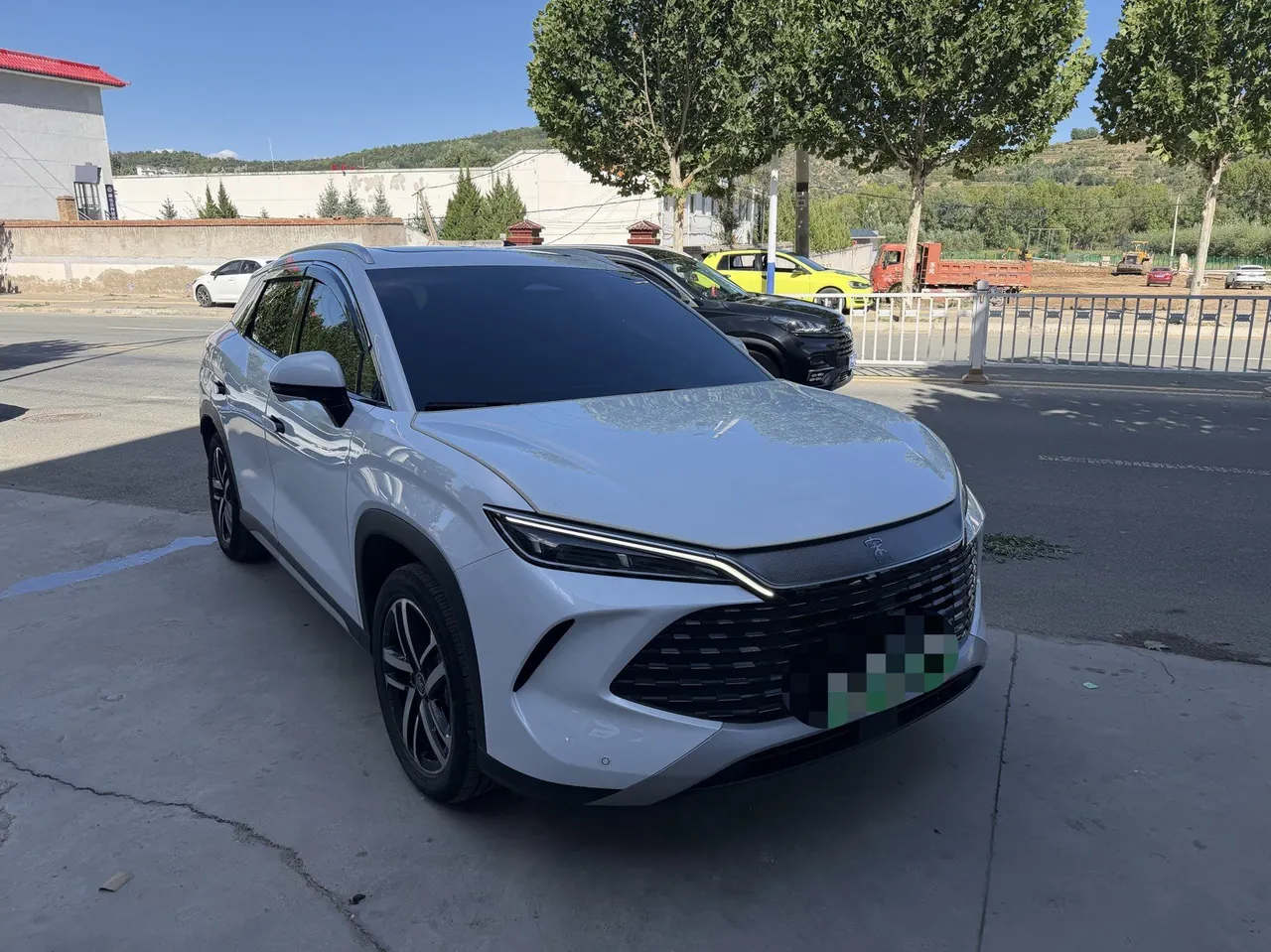 BYD 2024 Song L DM-i 1.5 Stepless 112km Leading Automatic Gear 4