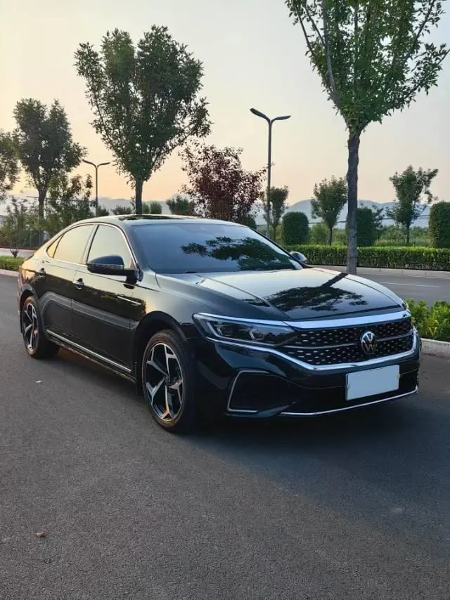 Volkswagen 2023 Passat 2.0TSI 330TSI Elite Edition Automatic 3