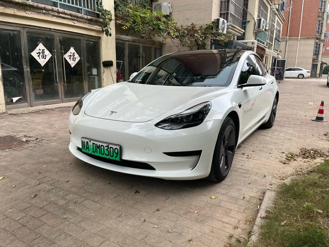打开图片灯箱:Tesla 2022 Model 3 rear-wheel drive version of automatic transmission