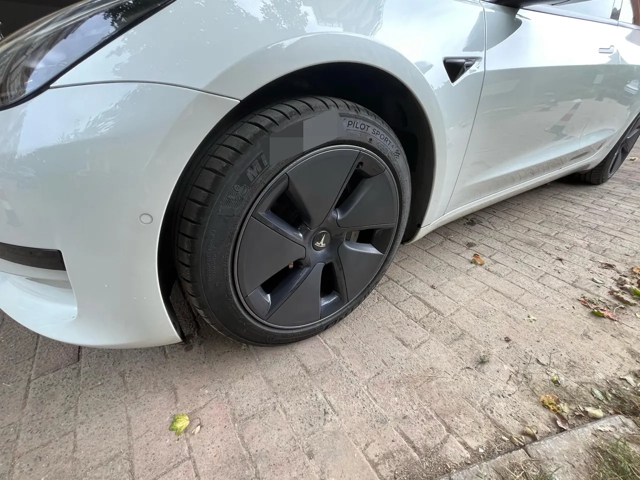 Tesla 2022 Model 3 rear-wheel drive version of automatic transmission 16
