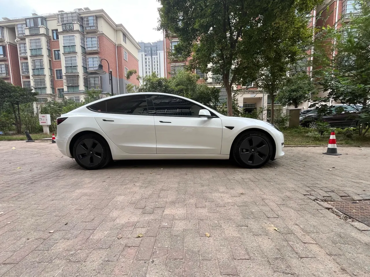 Tesla 2022 Model 3 rear-wheel drive version of automatic transmission 3