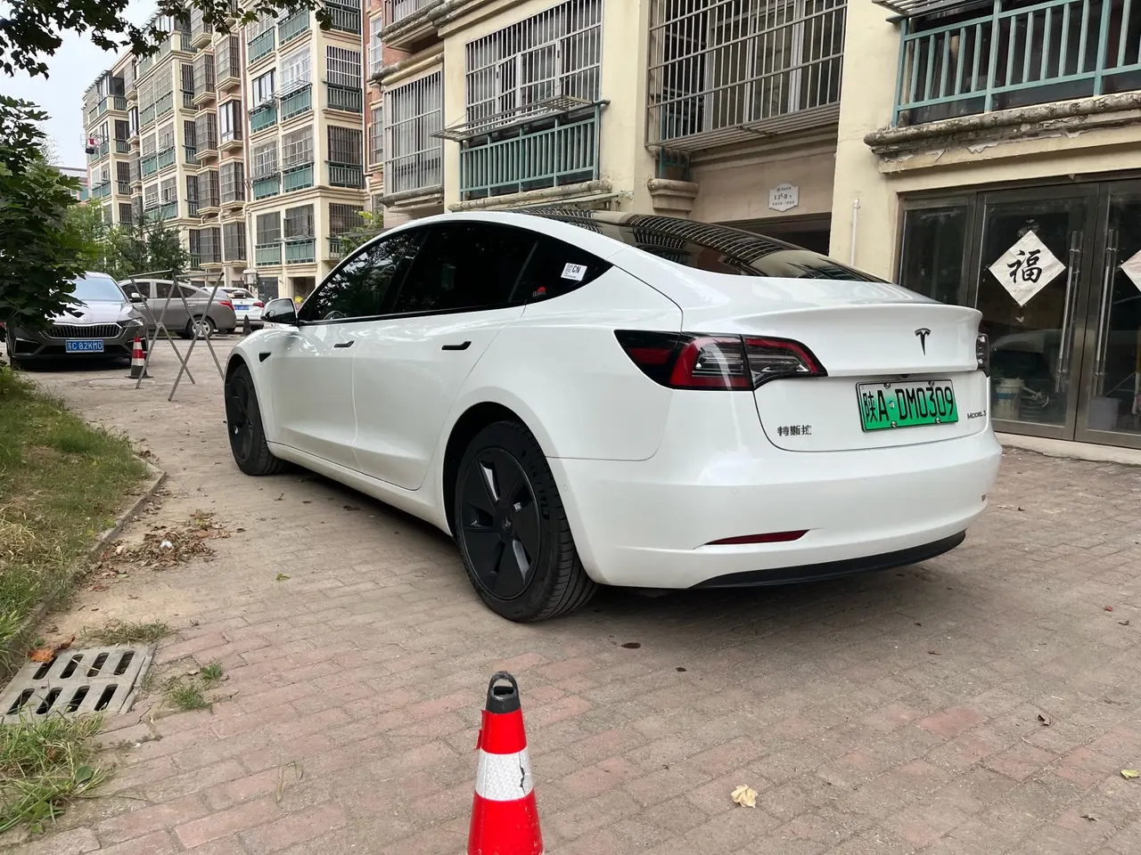 Tesla 2022 Model 3 rear-wheel drive version of automatic transmission 5