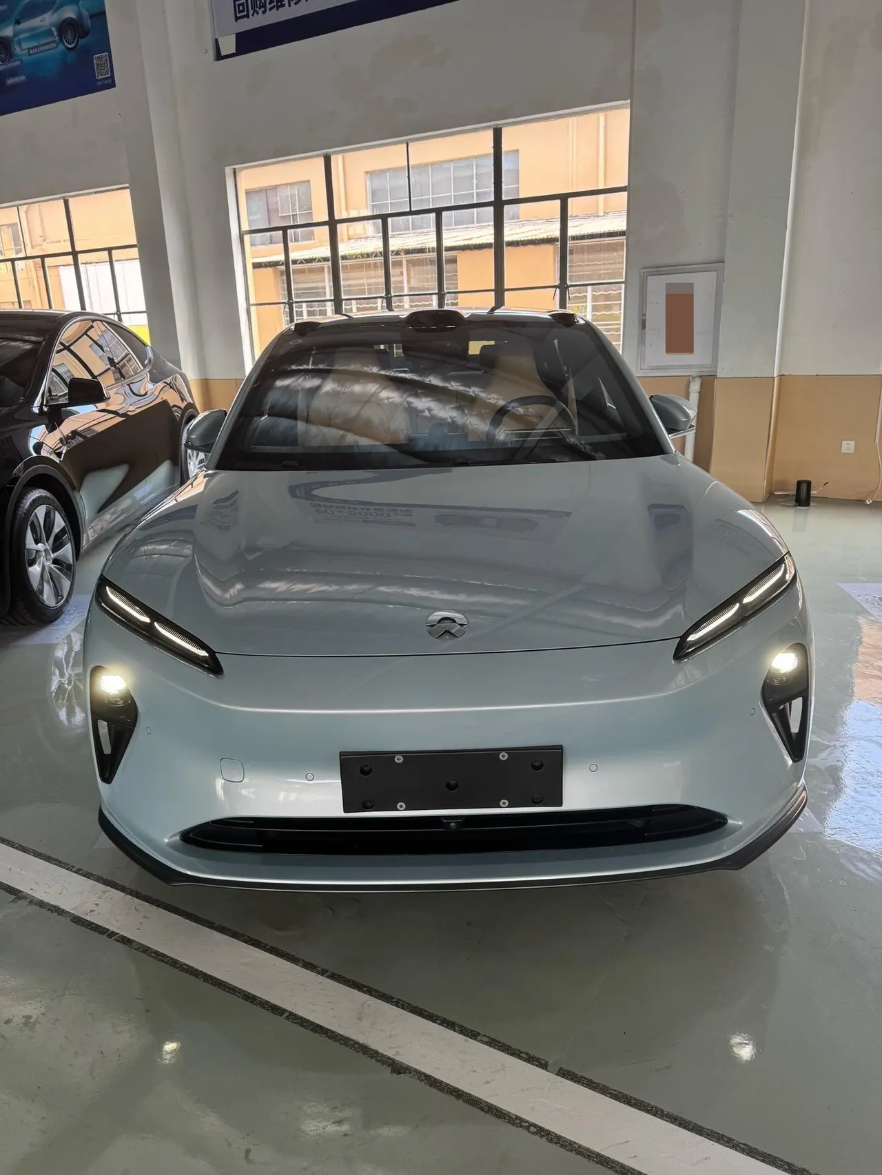NIO 2022 ET5 75kWh automatic gear 2