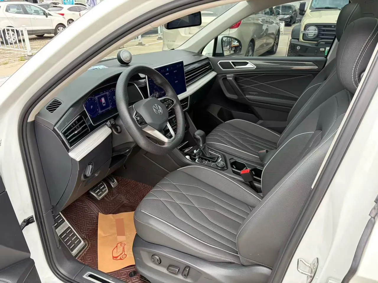 Volkswagen 2022 Tiguan L R-Line 2.0TSI 380TSI 4-wheel drive R-Line Yuexiang Edition 7-seat automatic gear 6