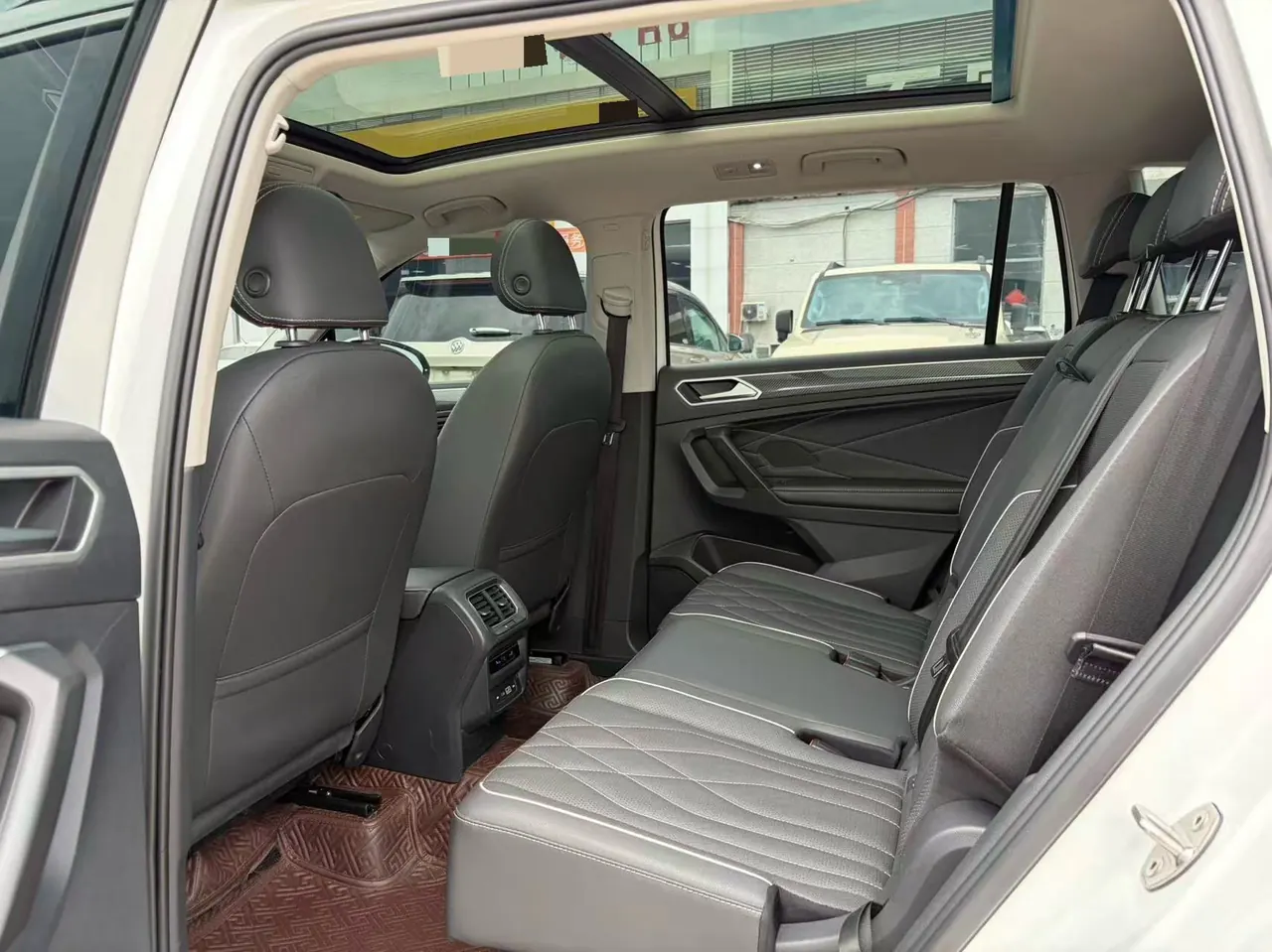Volkswagen 2022 Tiguan L R-Line 2.0TSI 380TSI 4-wheel drive R-Line Yuexiang Edition 7-seat automatic gear 7