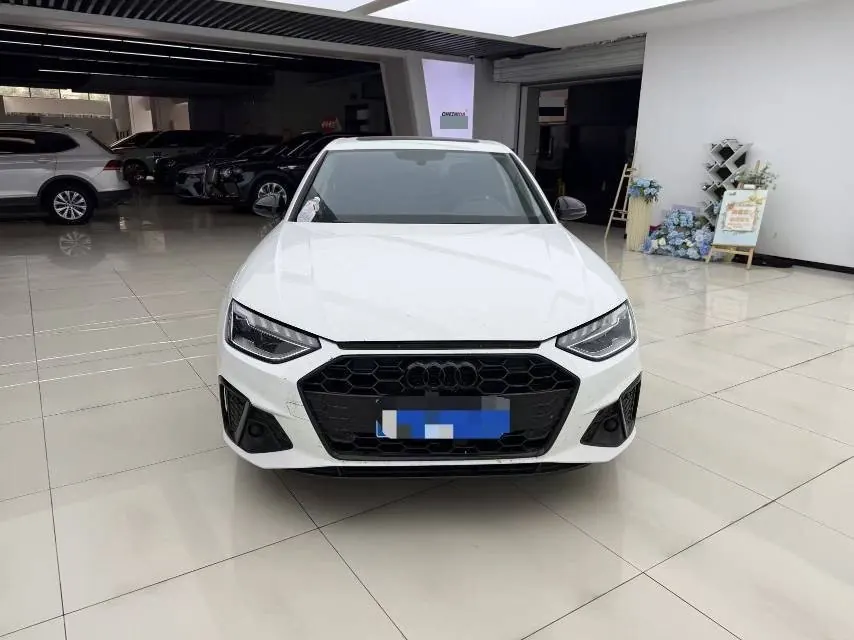 Audi 2022 A4L 2.0TFSI 40TFSI Deluxe Dynamic Automatic 2
