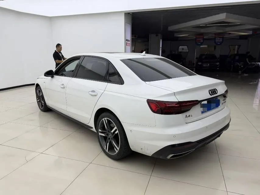 Audi 2022 A4L 2.0TFSI 40TFSI Deluxe Dynamic Automatic 9