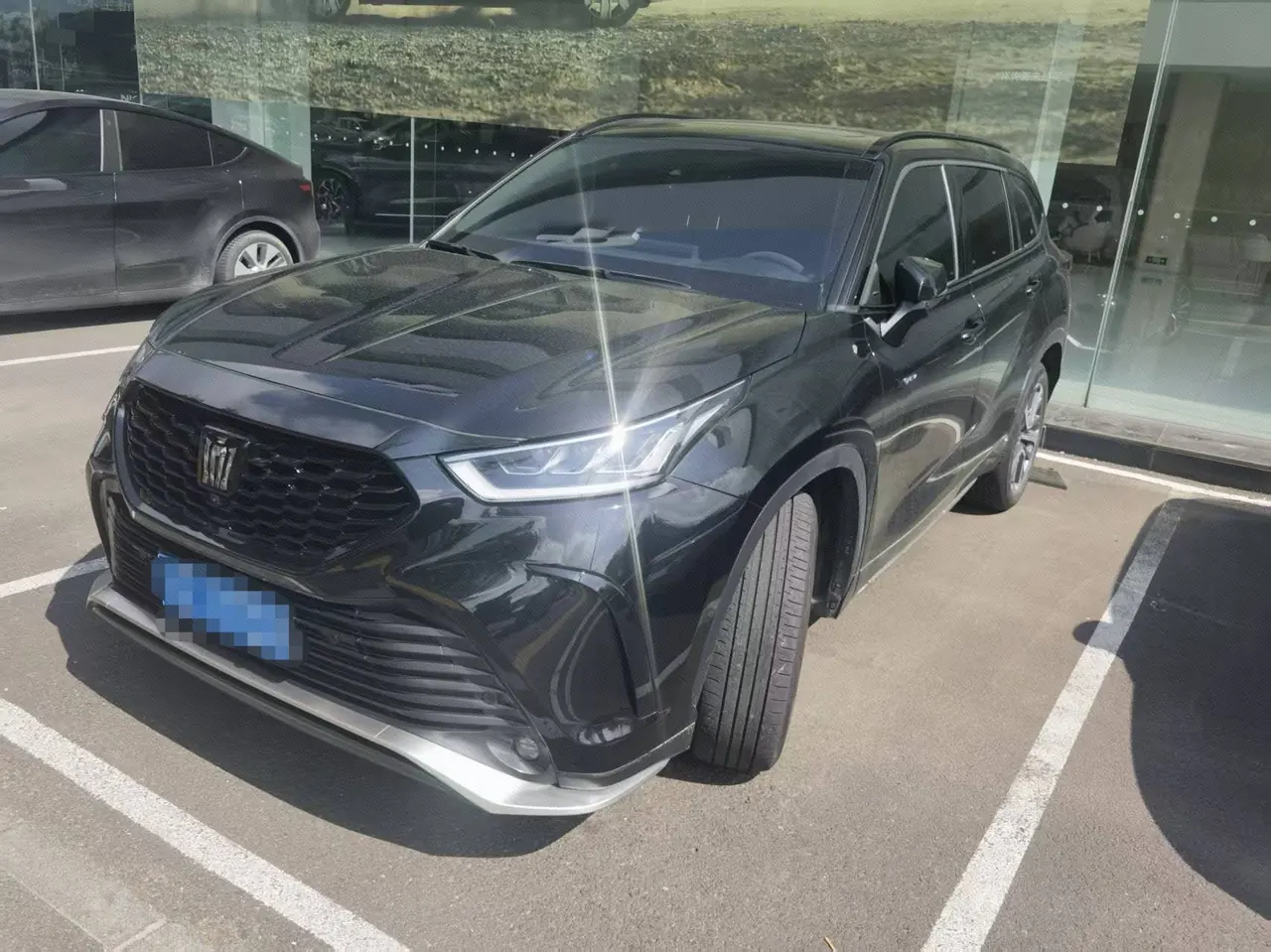打开图片灯箱:Toyota 2024 Crown Land Release HEV 2.5 Stepless Four-wheel Drive Premium Edition Automatic Gear