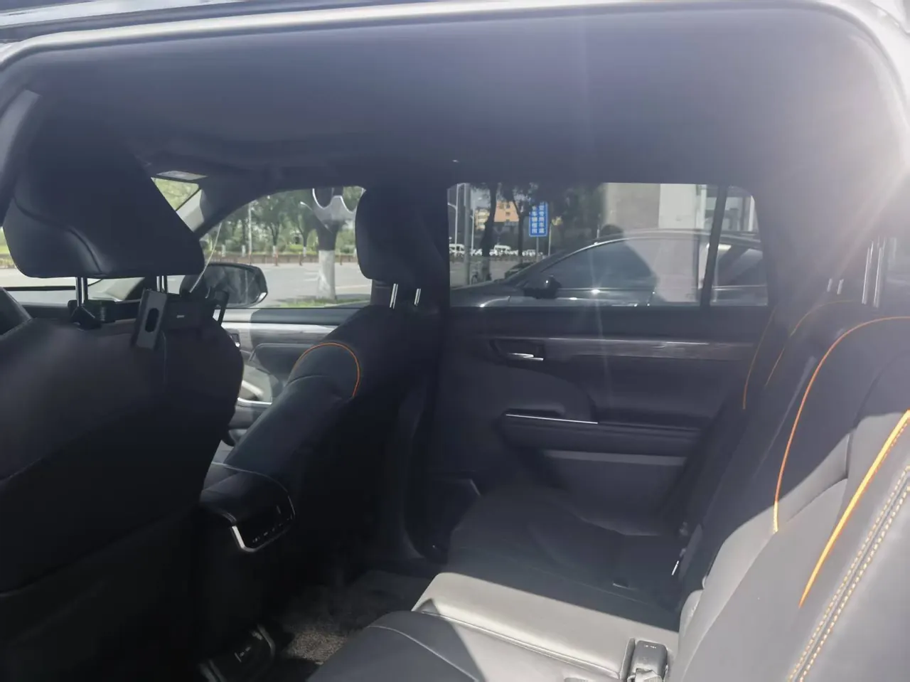 Toyota 2024 Crown Land Release HEV 2.5 Stepless Four-wheel Drive Premium Edition Automatic Gear 4