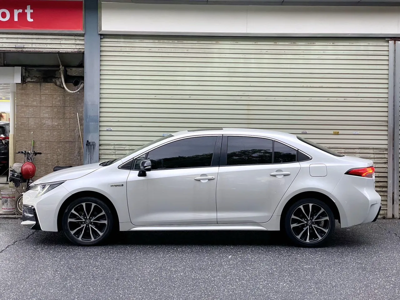 Toyota 2021 Lei Ling Shuangqing 1.8H Stepless Sports Edition Automatic Gear 3