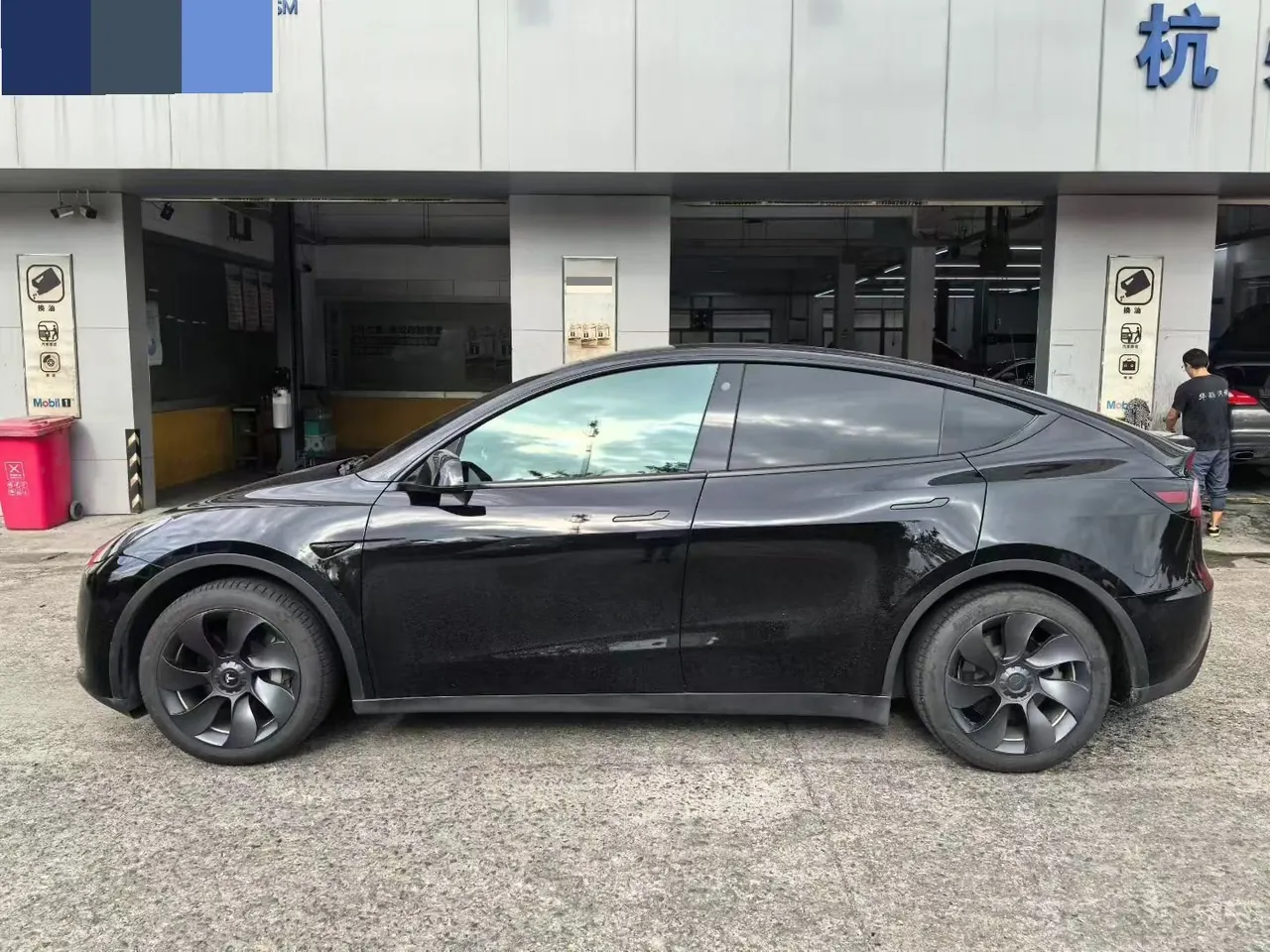 Tesla 2022 Model Y rear-wheel drive version automatic transmission 2