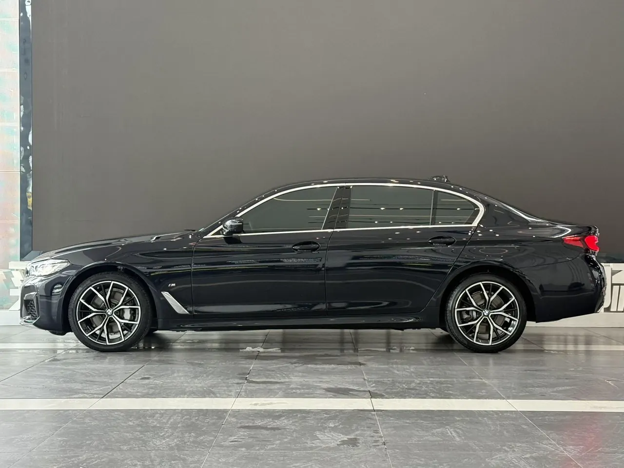 BMW 5 Series 2021 530Li 2.0T Administrative M Sports Suit (Modified) Automatic Gear 3
