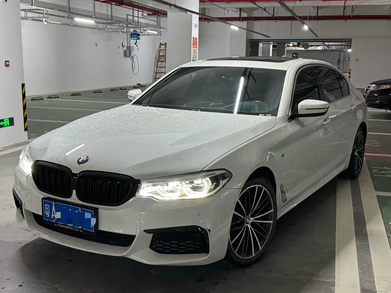 Open image lightbox: BMW 5 Series 2020 530Li 2.0T Exclusive M Sports Suit Automatic Gear