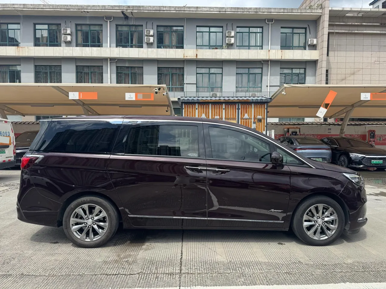 Buick 2021 GL8 Avenir 2.0T Seven-seat Pro-Li Edition Automatic Gear 7