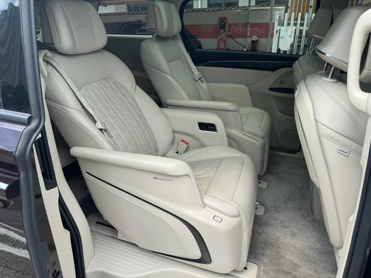 Buick 2021 GL8 Avenir 2.0T Seven-seat Pro-Li Edition Automatic Gear 9