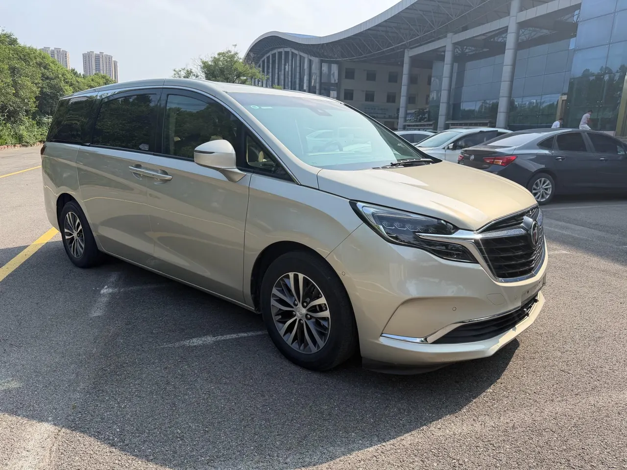 Buick 2021 GL8 ES Lu Zun 2.0T 653T Exclusive Automatic Gear 3