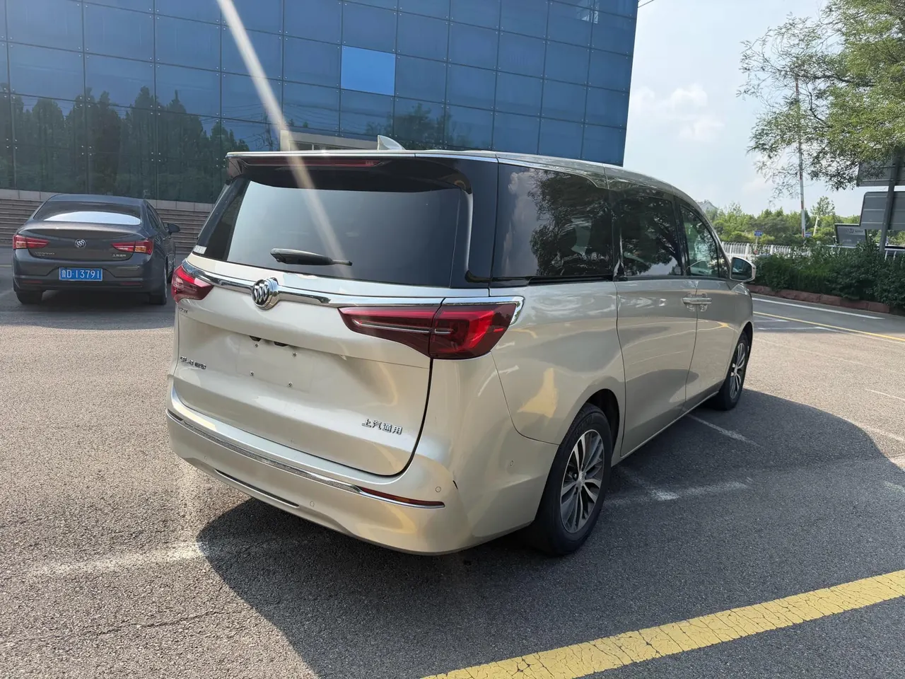 Buick 2021 GL8 ES Lu Zun 2.0T 653T Exclusive Automatic Gear 4
