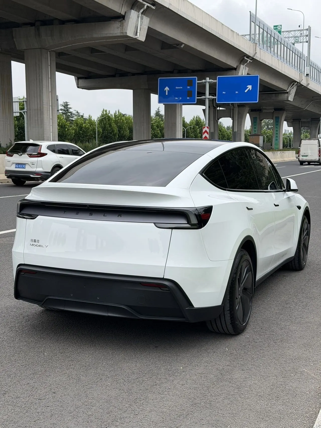 Tesla 2025 Model Y rear-wheel drive version automatic transmission 4