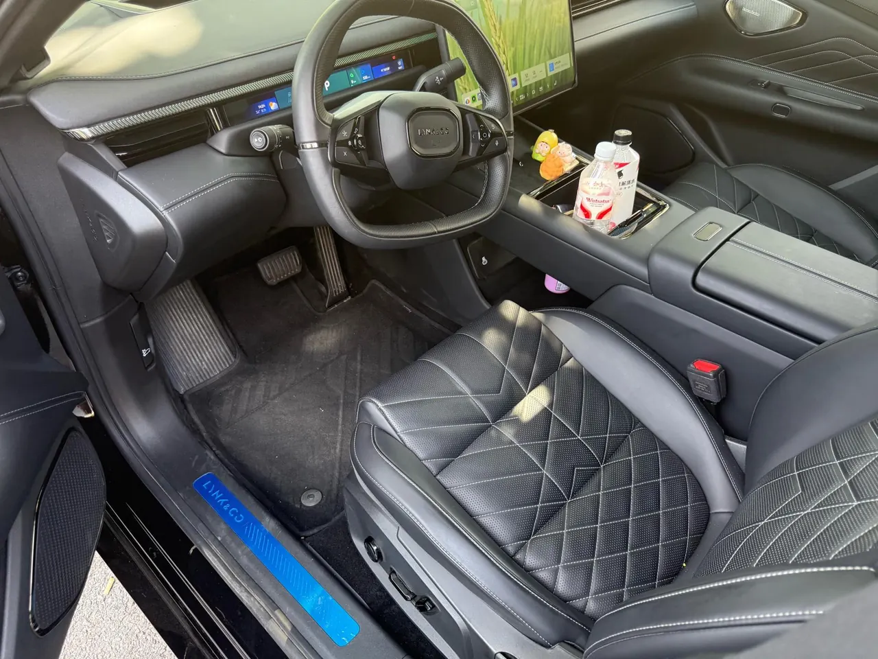 LYNK&amp;CO 2025 LYNK&amp;CO 10 EM-P 1.5T 120 four-wheel drive Ultra automatic gear 2