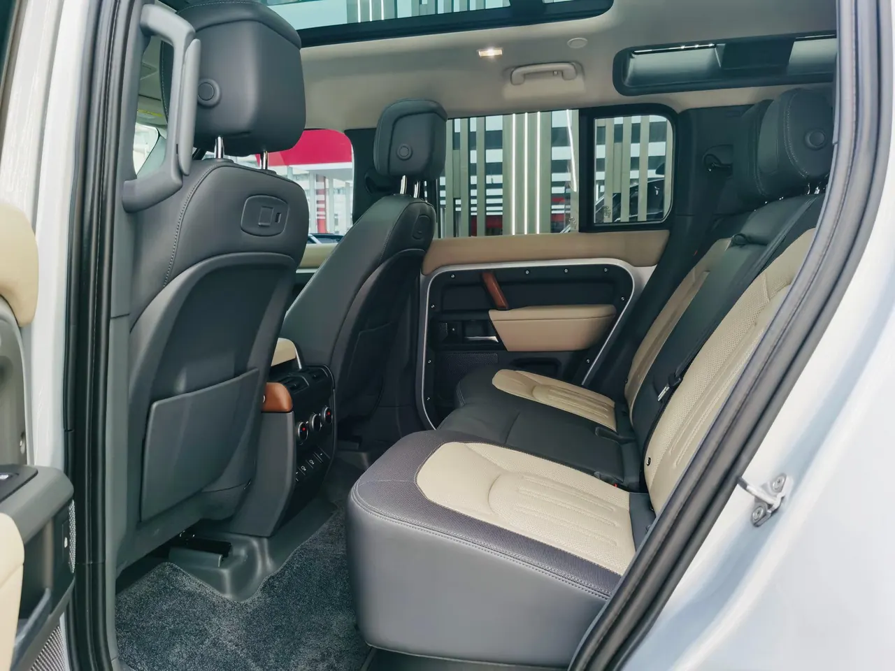 Land Rover Guard (Imported) 2021 Guard 110 48V 3.0T P400 X-DYNAMIC HSE Automatic Gear 9