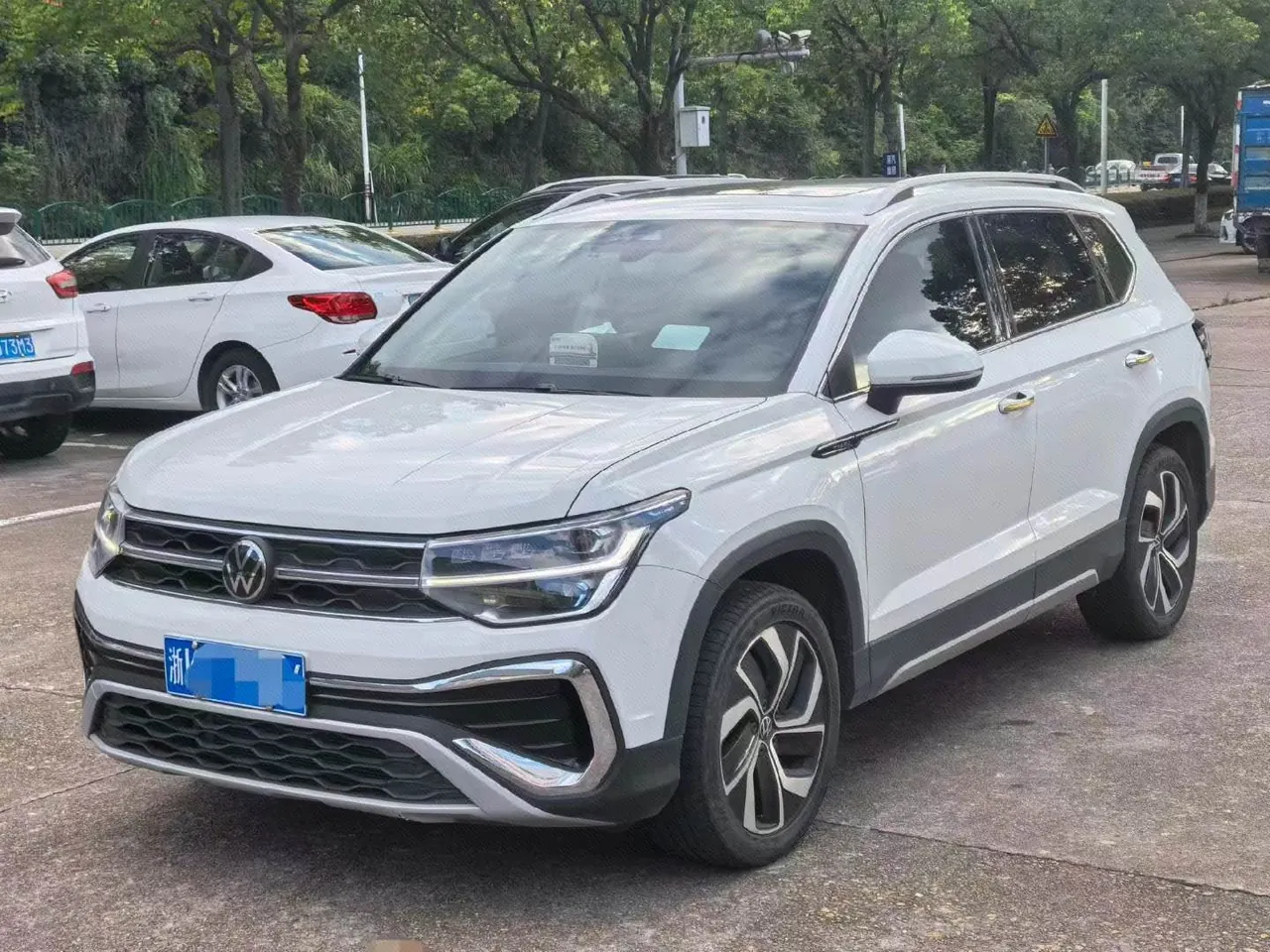打开图片灯箱:Volkswagen 2024 Tuyue 1.5TSI 300TSI Two-Drive Full Moon Edition Automatic Gear