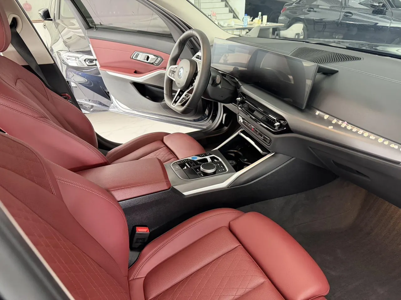 BMW 2025 i3 eDrive 35 L automatic gear 3