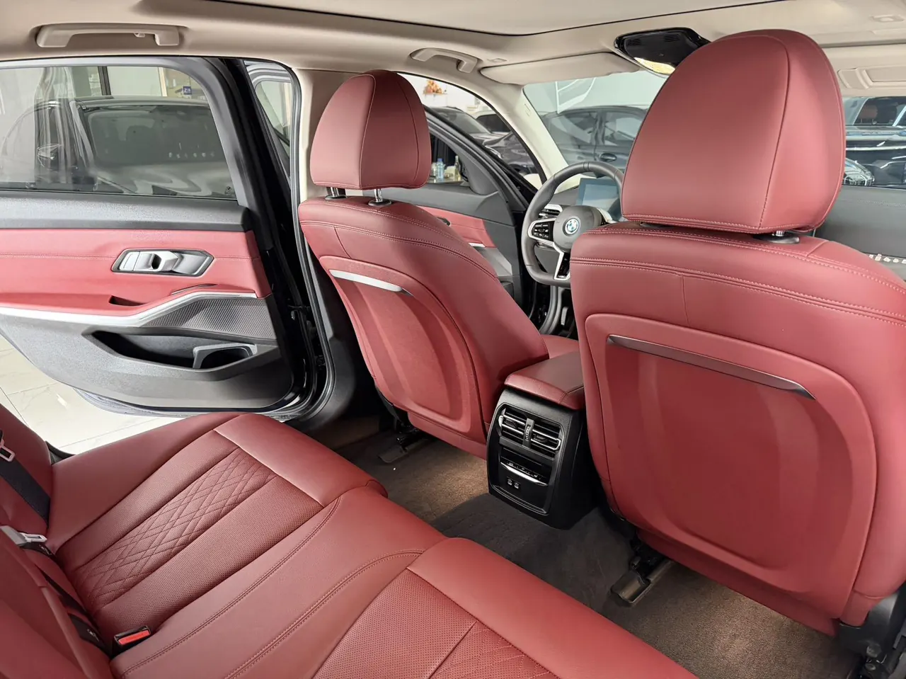 BMW 2025 i3 eDrive 35 L automatic gear 4
