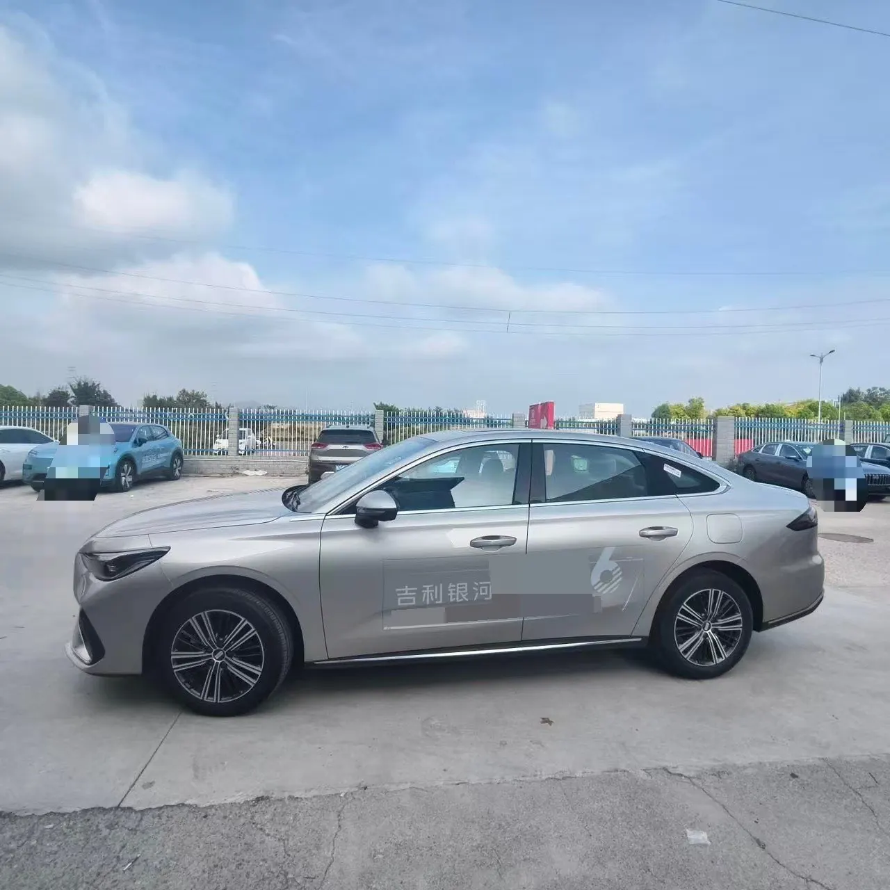 Geely Galaxy 2025 xingyao 6 EM-i 1.5 125km exploration version automatic gear 3