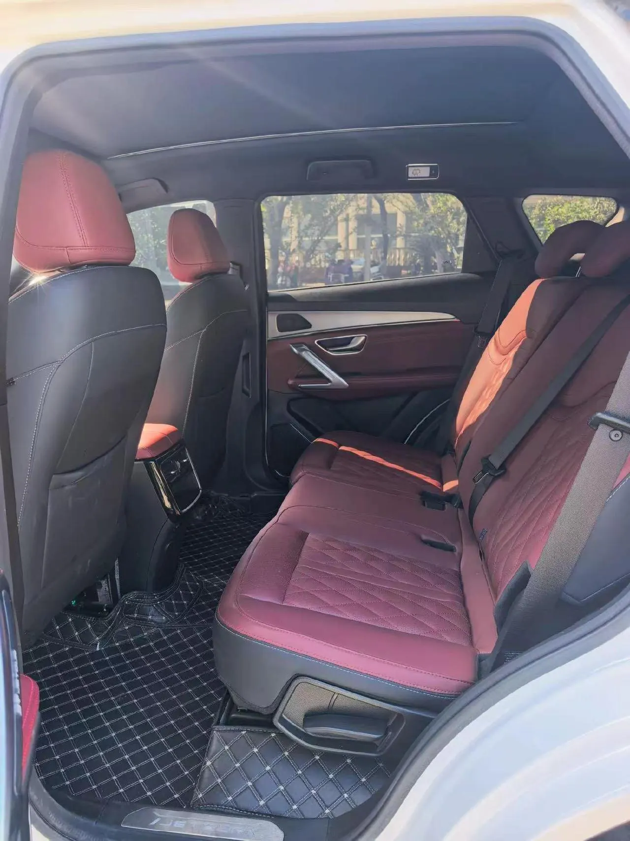 Jetour 2024 X70 PLUS 1.5T Champion Edition MAX7 Automatic Gear 6