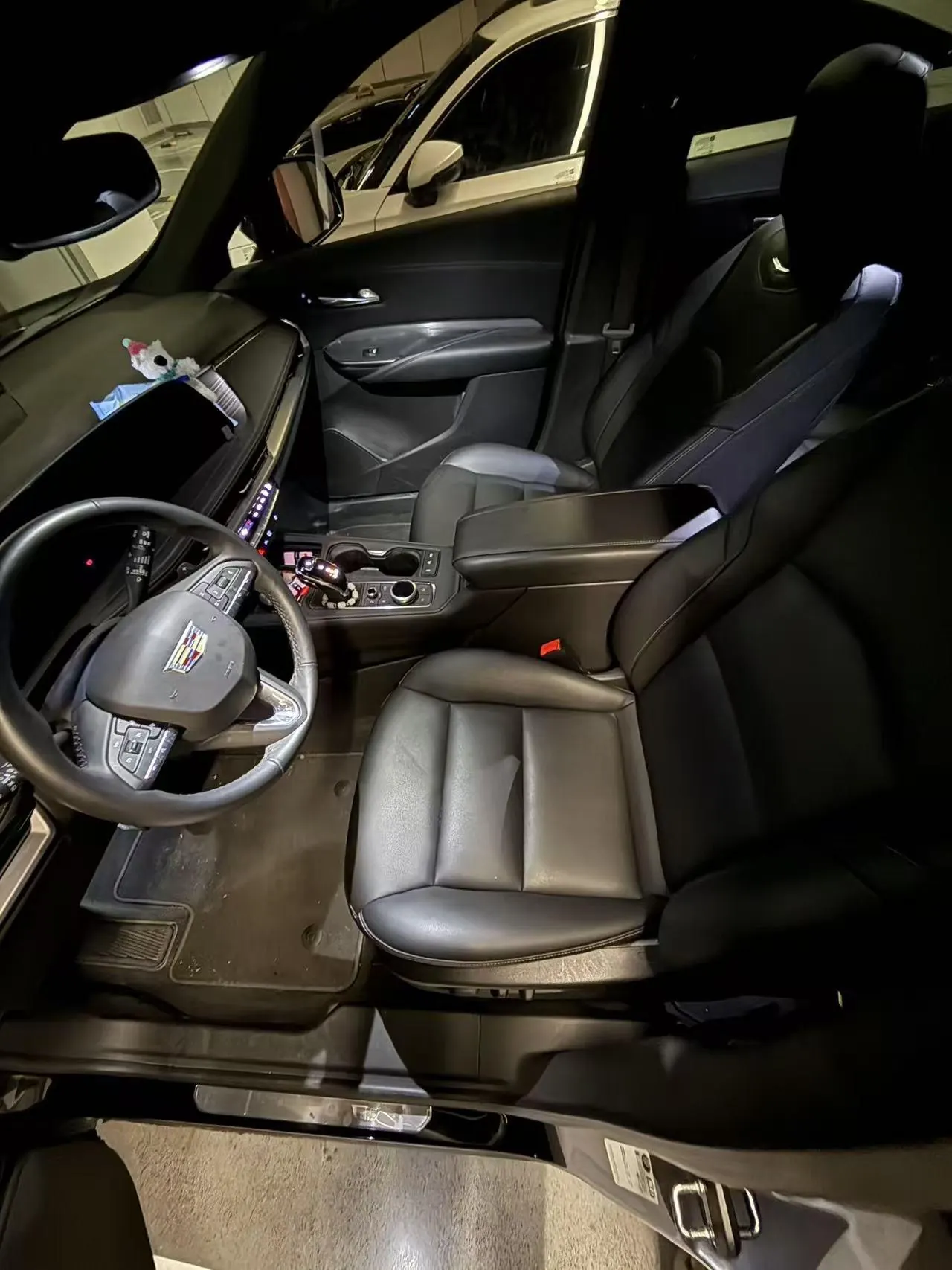 Cadillac 2024 XT4 48V 2.0T 28T Two-Drive Luxury Automatic Gear 9