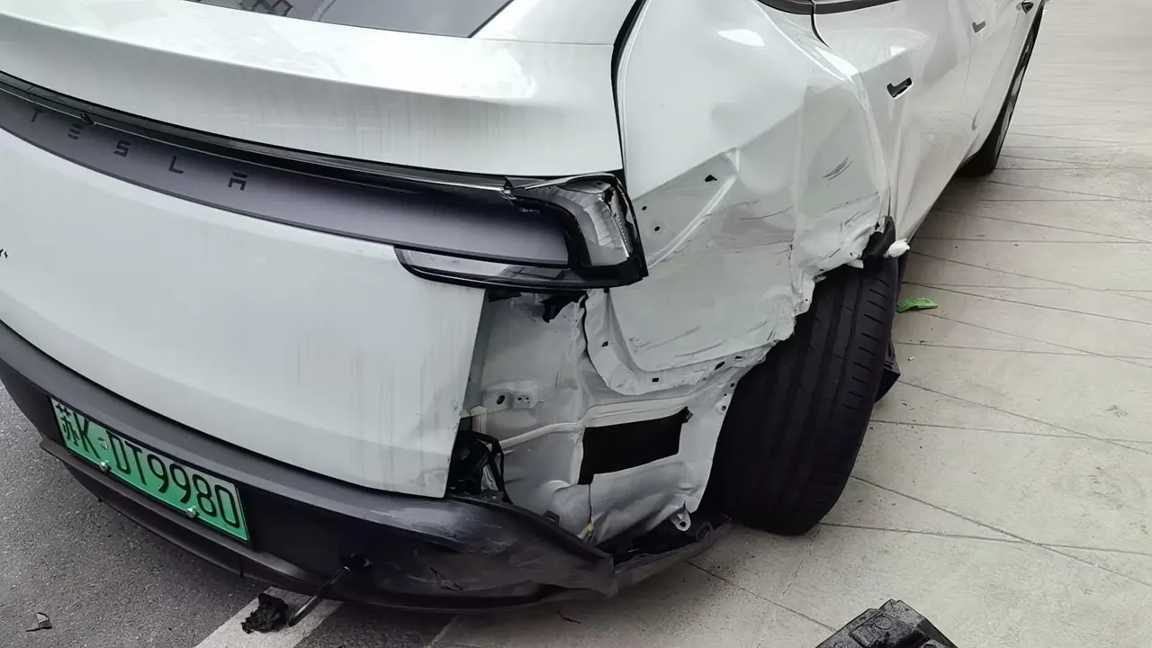 Tesla 2026 Model Y Long Range Rear-Wheel-Drive Automatic 7