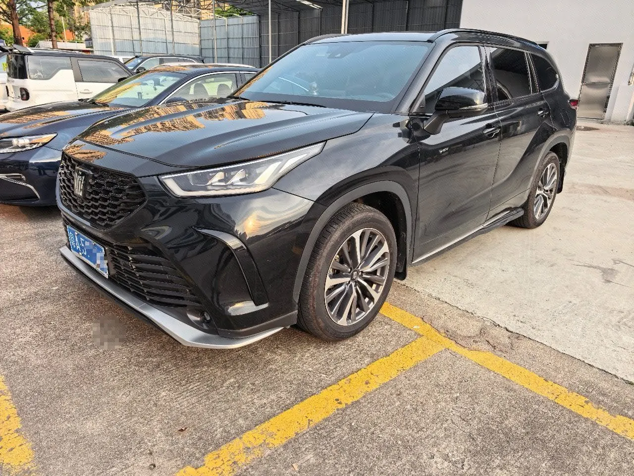 Open image lightbox: Toyota 2024 Crown Land Release HEV 2.5 Stepless Four-wheel Drive Premium Edition Automatic Gear