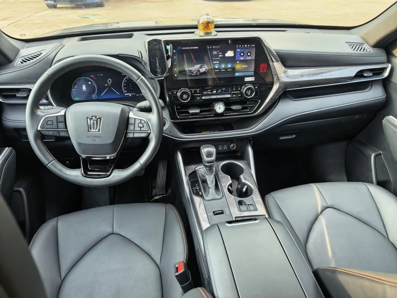 Toyota 2024 Crown Land Release HEV 2.5 Stepless Four-wheel Drive Premium Edition Automatic Gear 3