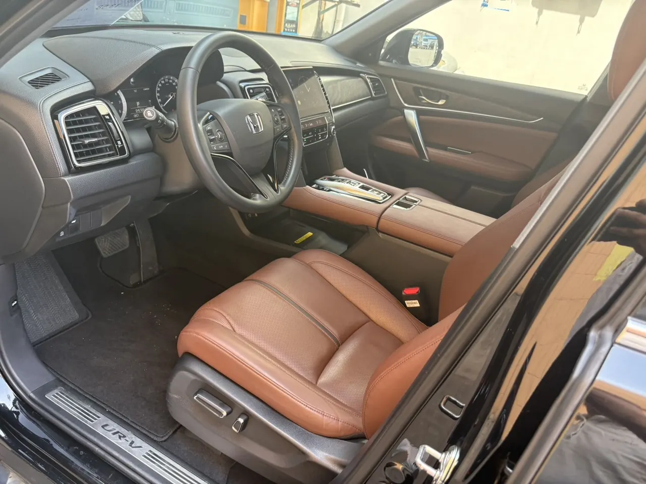 Honda 2023 UR-V 2.0T 370TURBO two-drive elegant version of automatic gear 2