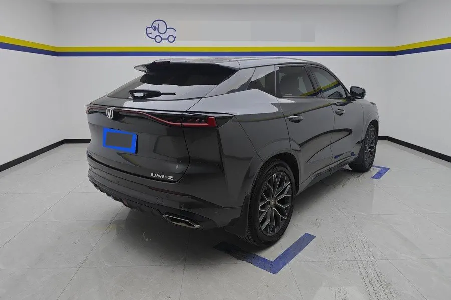 ChangAn 2025 UNI-Z 1.5T Luxury Automatic 2