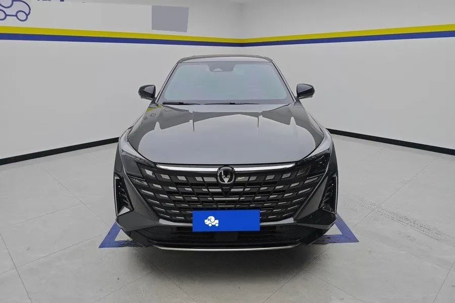 ChangAn 2025 UNI-Z 1.5T Luxury Automatic 3