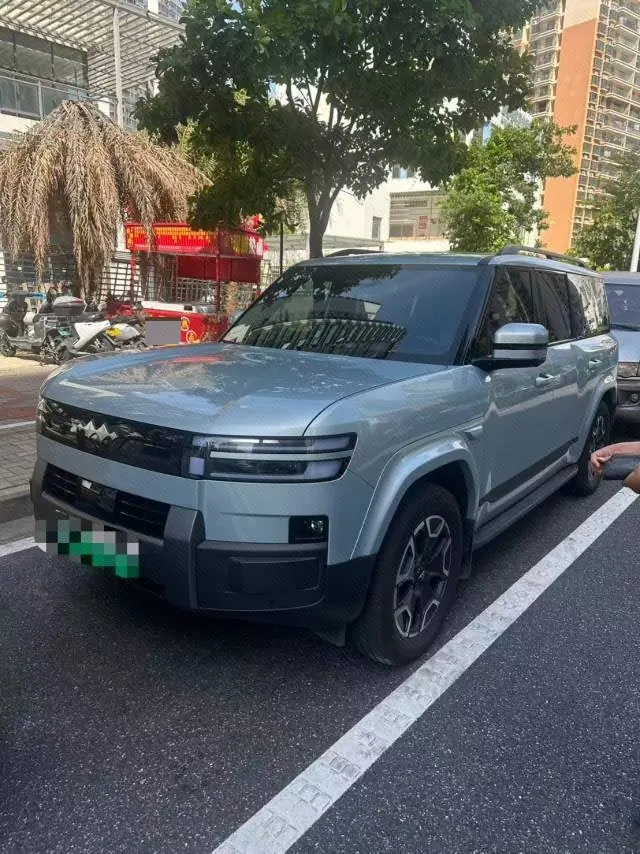 Open image lightbox: FangChengBao 2025 Titanium 7 1.5T Stepless 200KM Two-Drive Max Edition Automatic Gear