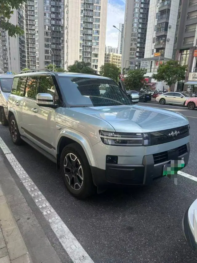 FangChengBao 2025 Titanium 7 1.5T Stepless 200KM Two-Drive Max Edition Automatic Gear 2