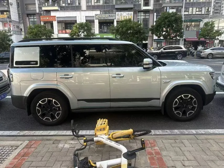 FangChengBao 2025 Titanium 7 1.5T Stepless 200KM Two-Drive Max Edition Automatic Gear 3