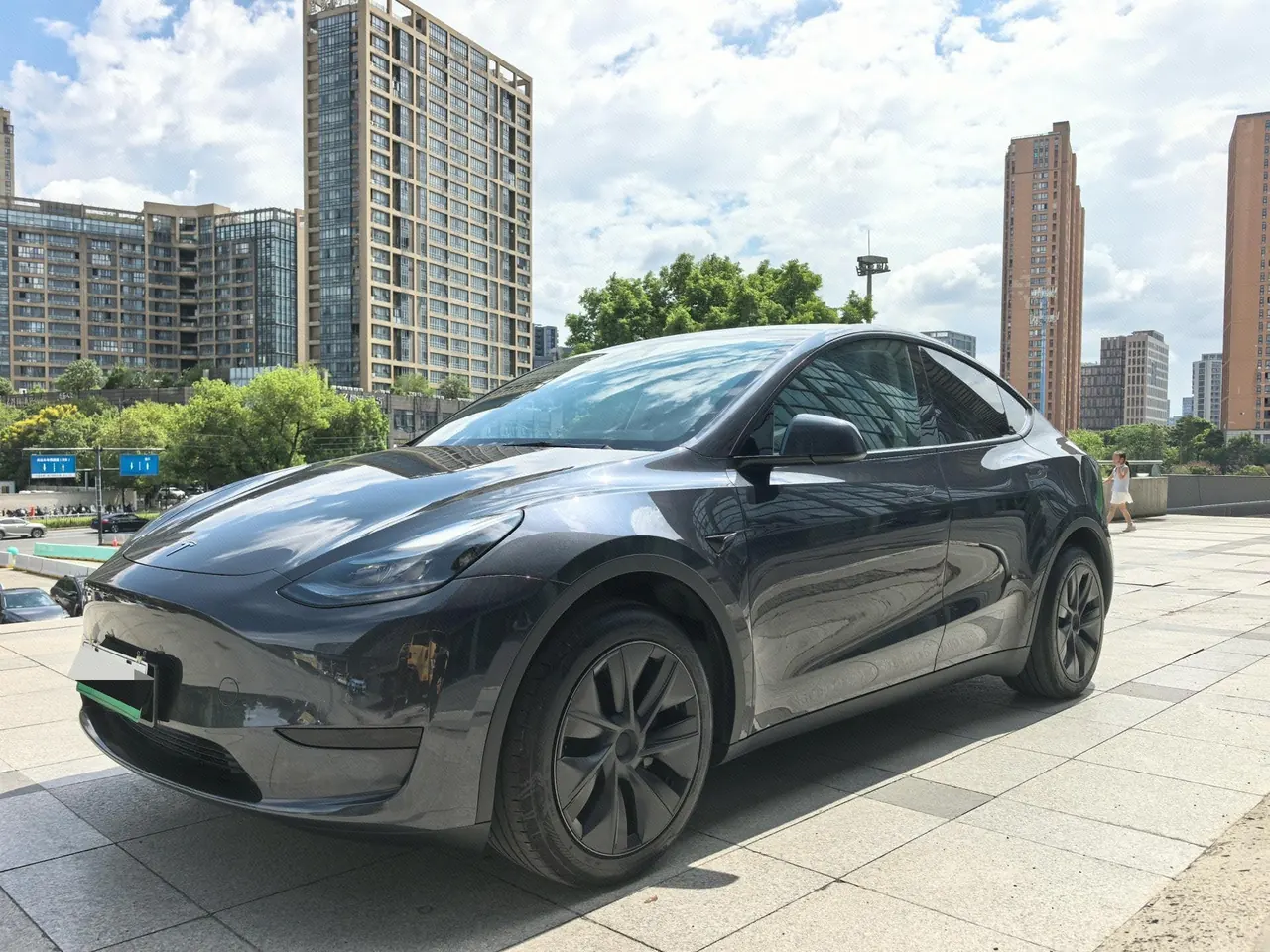 Open image lightbox: Tesla 2024 Model Y rear-wheel drive version automatic transmission