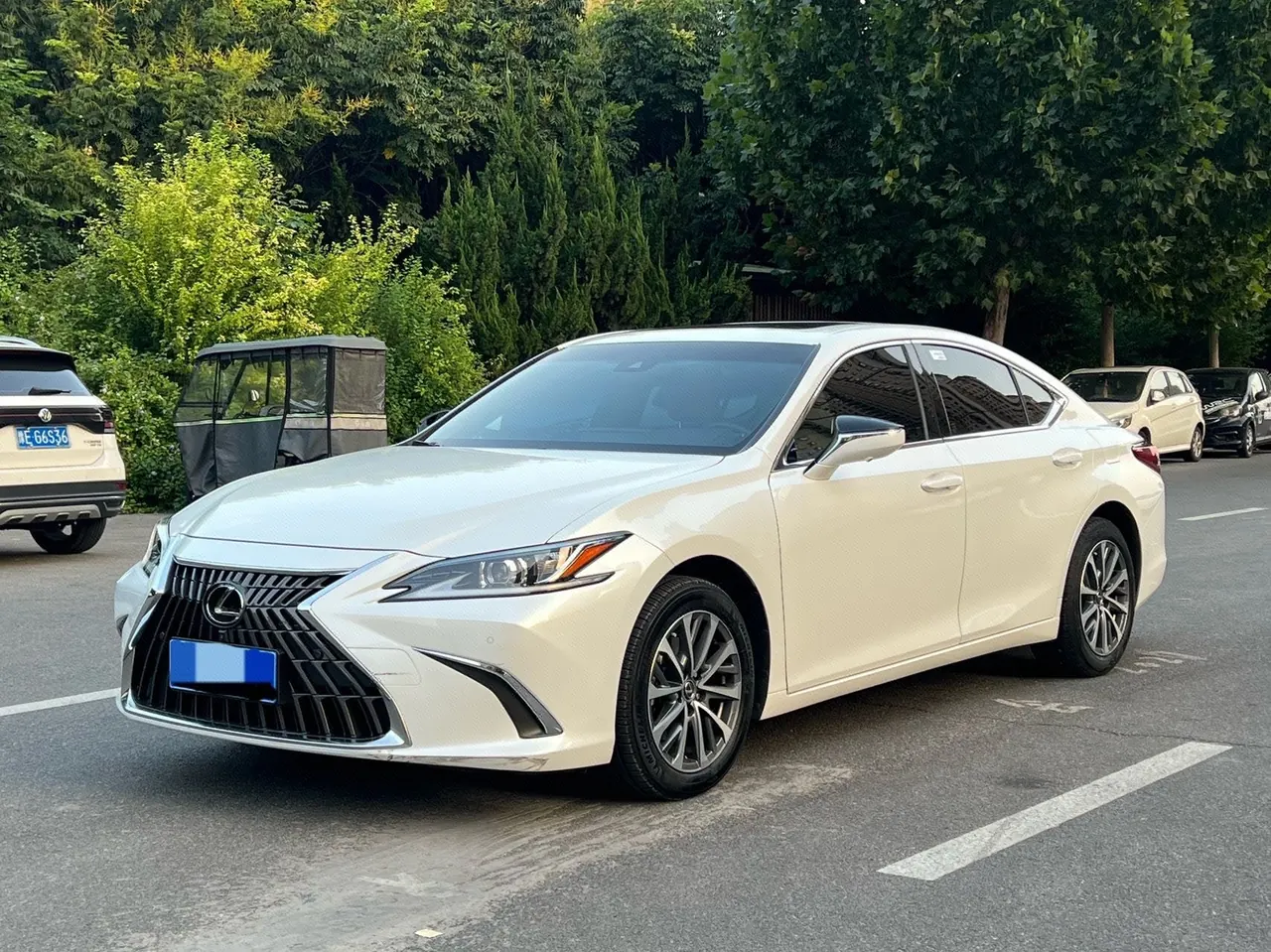 Open image lightbox: Lexus ES (Imported) 2023 ES200 2.0 Stepless Premium Edition Automatic Gear