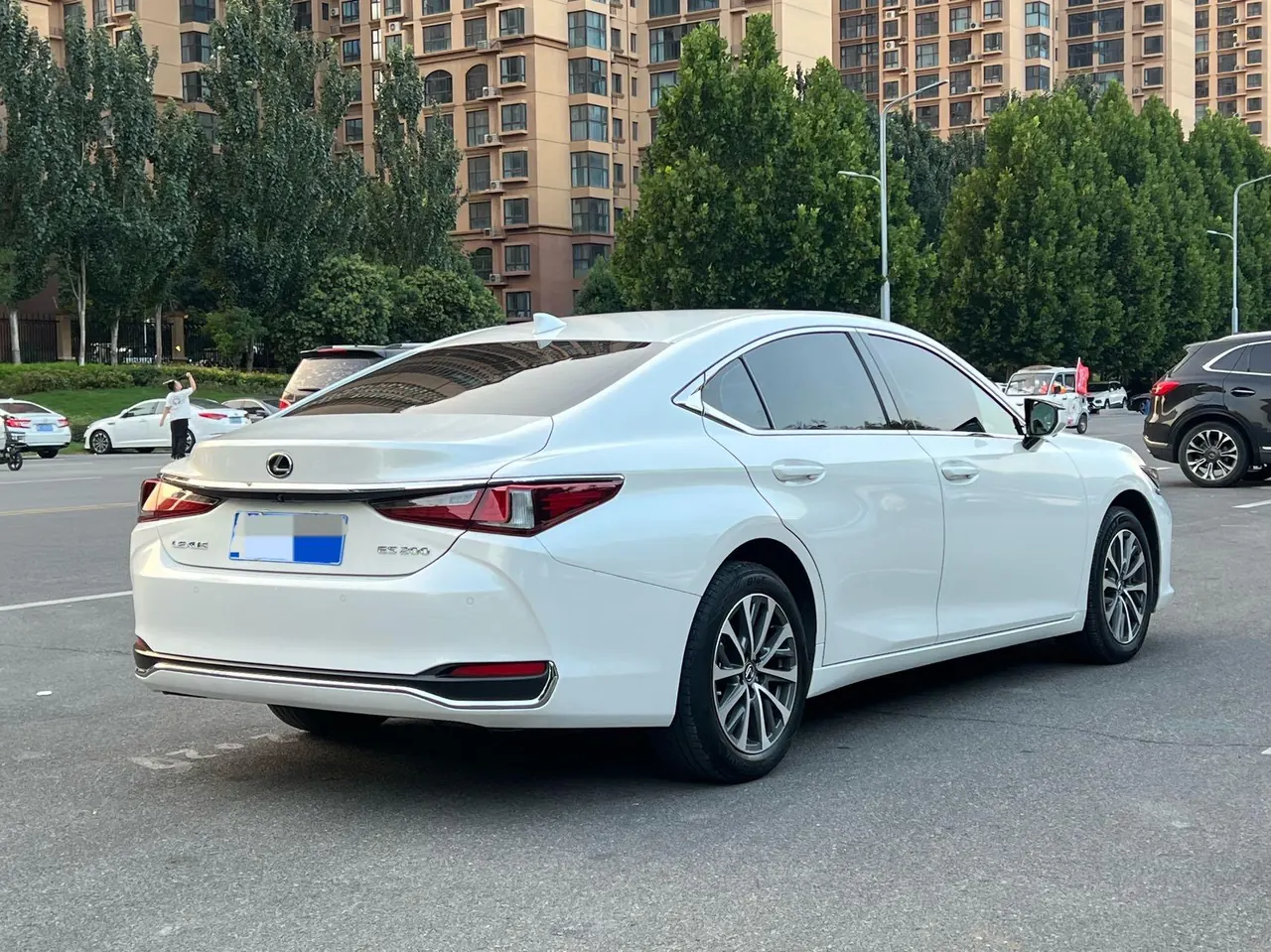 Lexus ES (Imported) 2023 ES200 2.0 Stepless Premium Edition Automatic Gear 7
